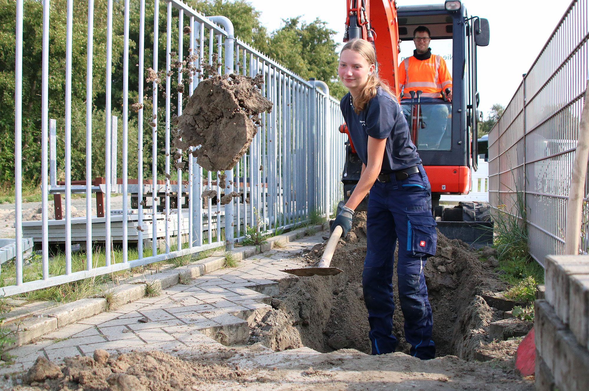 Ausbildung zur Wasserbauerin: Junge Ostfriesin lebt ihren Kindheitstraum