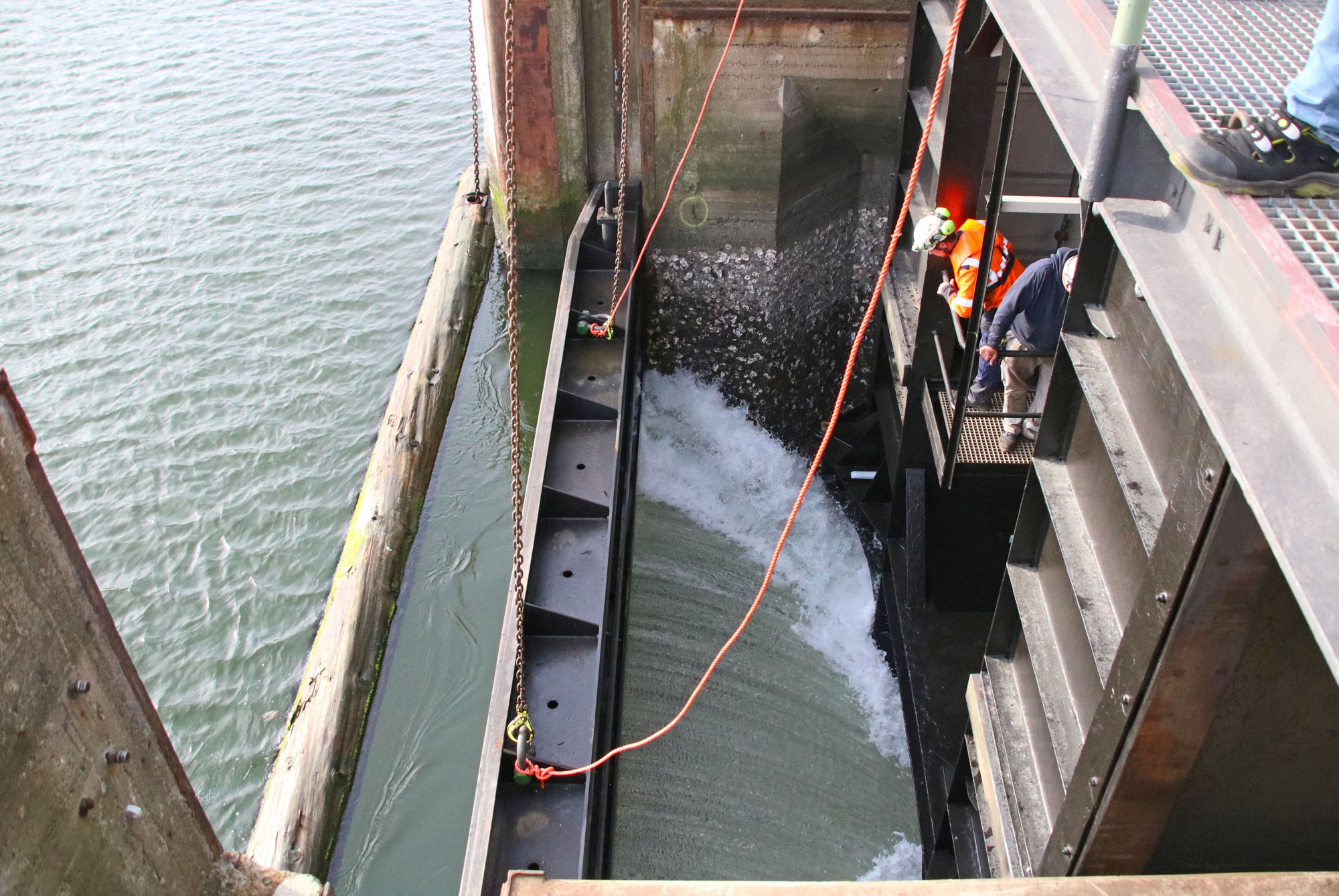 Cuxhavener Seeschleuse: NPorts schließt Wartungsarbeiten am Mitteltor erfolgreich ab