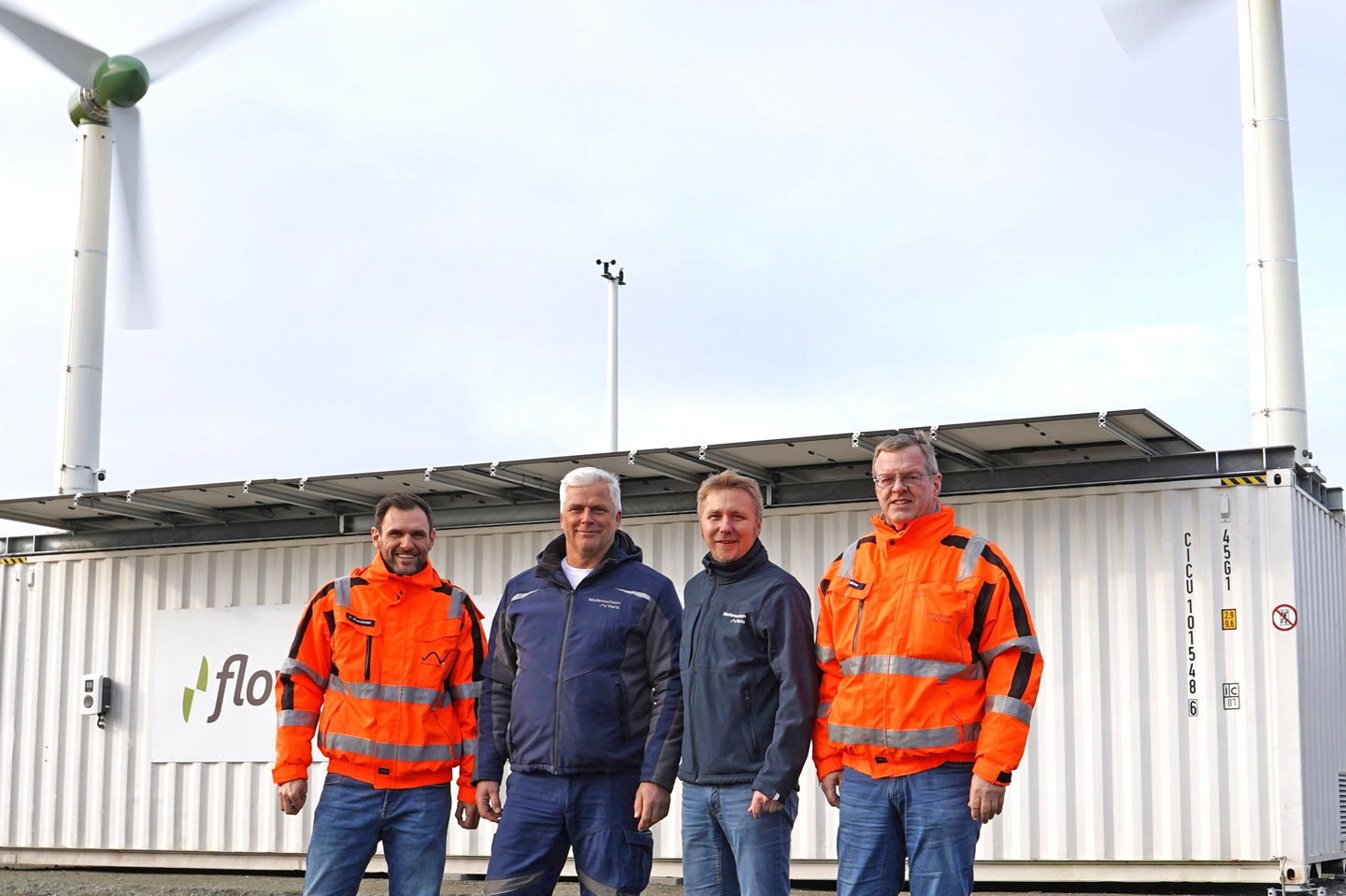 Das Schweizer Taschenmesser unter den Windkraftanlagen an der Nordseeküste