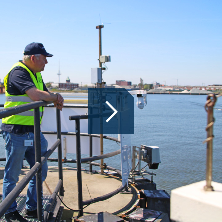 Die Einfahrt zum Amerika-Hafen im Video