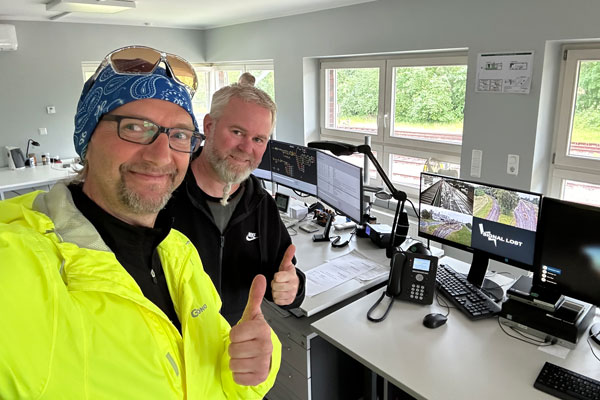 Frank Zimmermann und Jens Almer im Stellwerk Emden